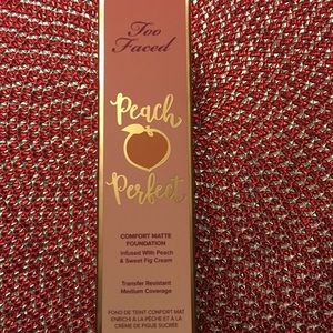 Too Faced Peach Perfect foundation (shade: Snow)